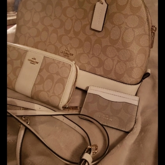 3 piece Coach set. - Picture 2 of 8